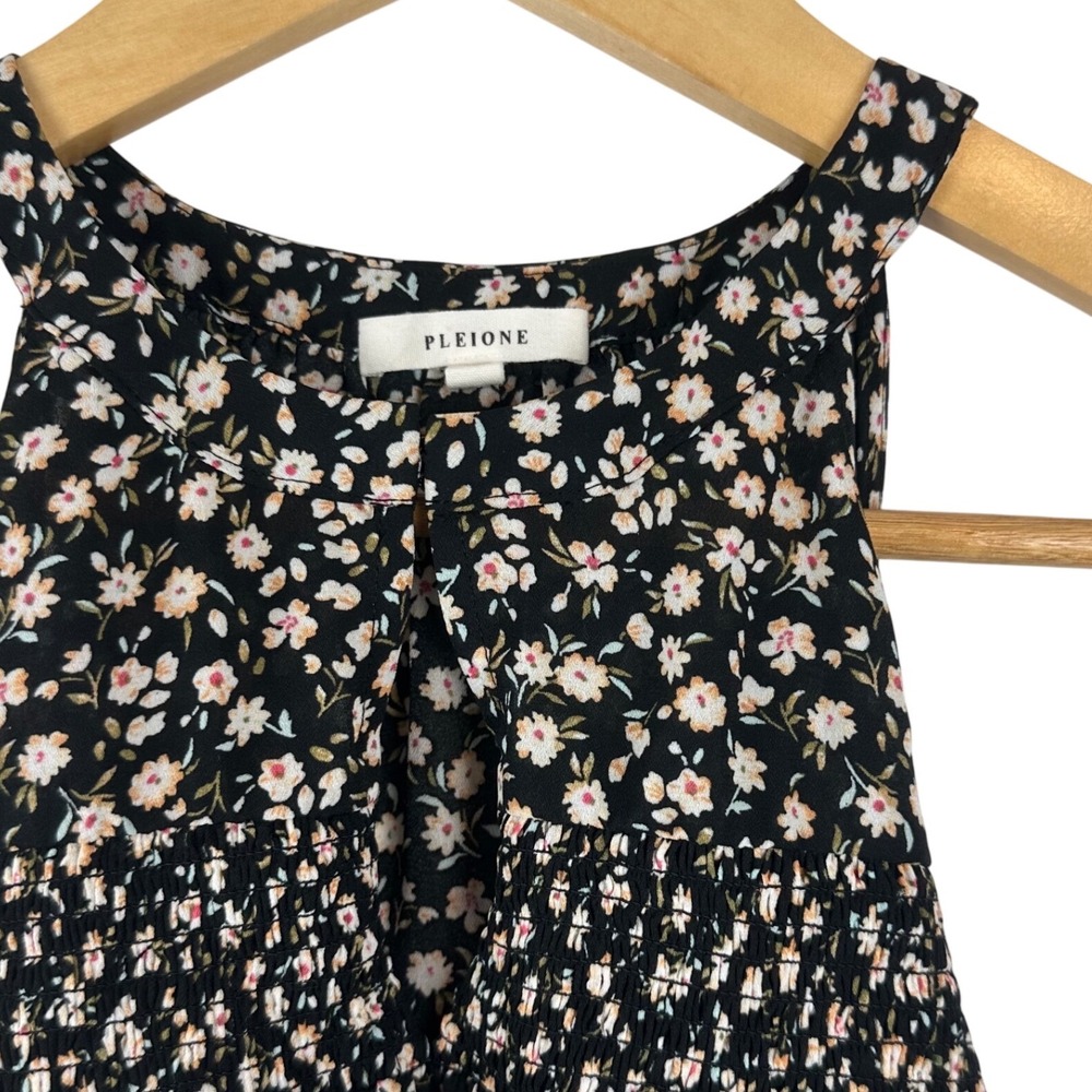 Pleione Halter Top Womens Medium Black Floral Smocked Keyhole Sleeveless Blouse